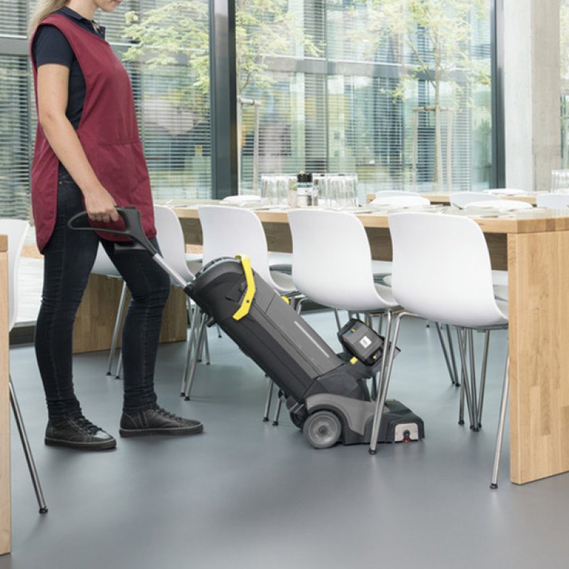 ブラシおまけ付き　ケルヒャー業務用床洗浄機　BR30/4C ブラシおまけ付き ケルヒャー業務用床洗浄機 BR30/4C ケルヒャー