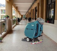 画像9: 【リース契約可能】テナント 20インチバッテリー式歩行型スクラバーT260 - プッシュボタンコントロールでシンプルかつ簡単に操作【代引不可・個人宅配送不可】 (9)