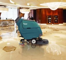 画像10: 【リース契約可能】テナント 20インチバッテリー式歩行型スクラバーT260 - プッシュボタンコントロールでシンプルかつ簡単に操作【代引不可・個人宅配送不可】 (10)