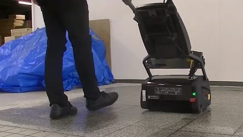 御影石バーナー仕上げ床を洗浄するマルチウォッシュプロ Li